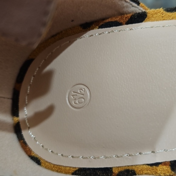 Womens leopard or cheetah heels - Picture 5 of 5